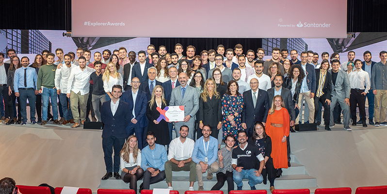 El estudiante Carlos Roca, Premio Explorer Santander en Tecnología Disruptiva